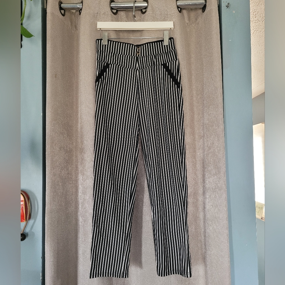 ⭐️Beetlejuice-esk High Rise Black and White Striped Pants⭐️
